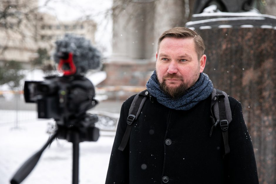 Šeimų sąjūdis prie Seimo pradėjo protesto akciją, o į kitus miestus vyks su dovanomis