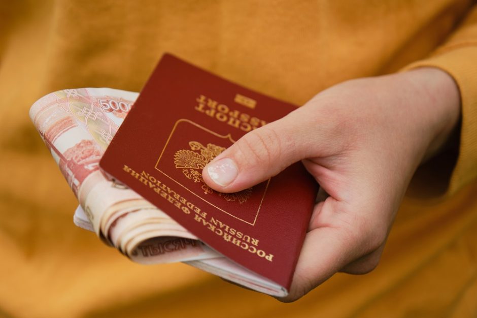 Maskva: aneksuotose Ukrainos teritorijose išduota daugiau kaip 80 tūkst. rusiškų pasų