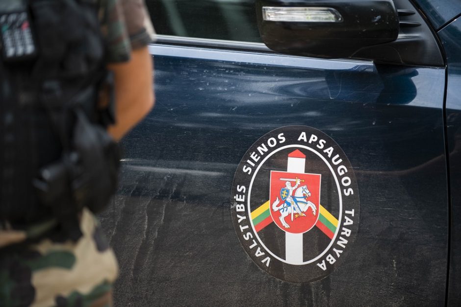 Pasieniečiai sulaikė Uzbekijos piliečio gabentus tris automobilius