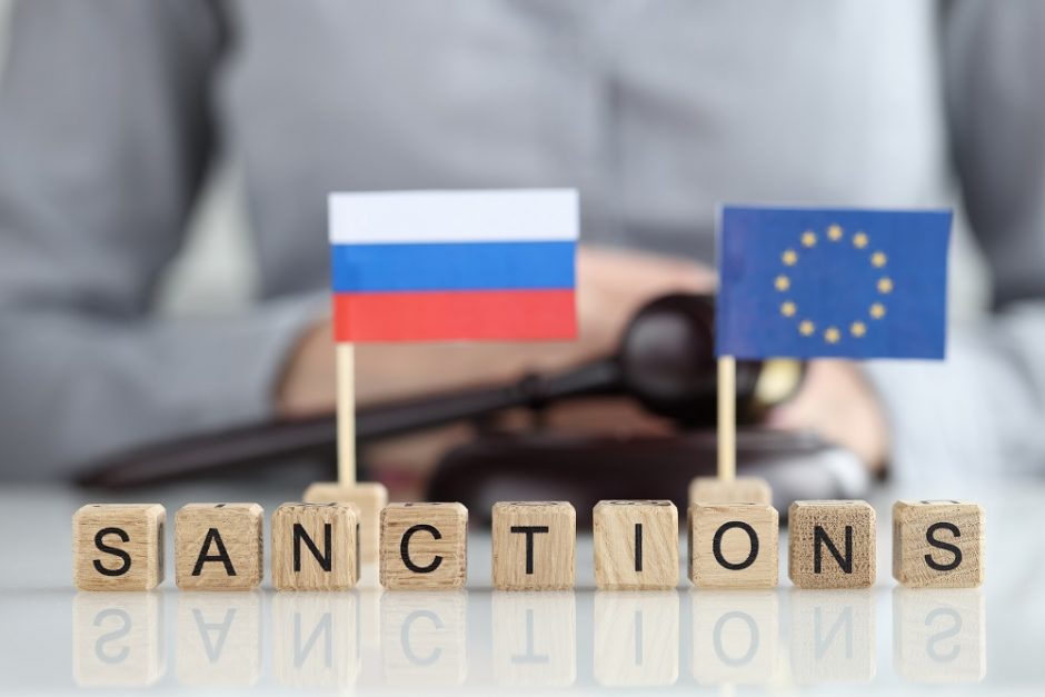 „Bloomberg“: ES šeštuoju sankcijų paketu ketina uždrausti rusams įsigyti NT Bendrijoje