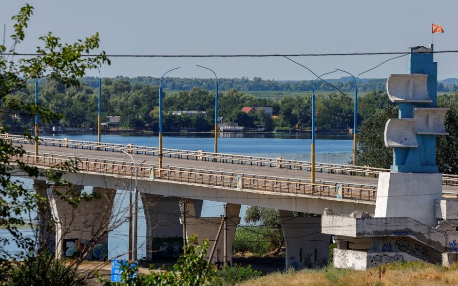 Ukrainiečių pajėgos smogė strategiškai svarbiam tiltui Rusijos užimtuose pietuose