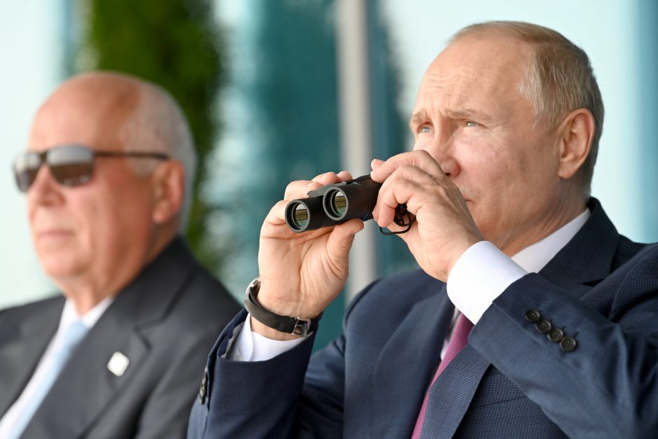 V. Putinui buvo pademonstruotas Rusijos kuriamas lengvasis naikintuvas