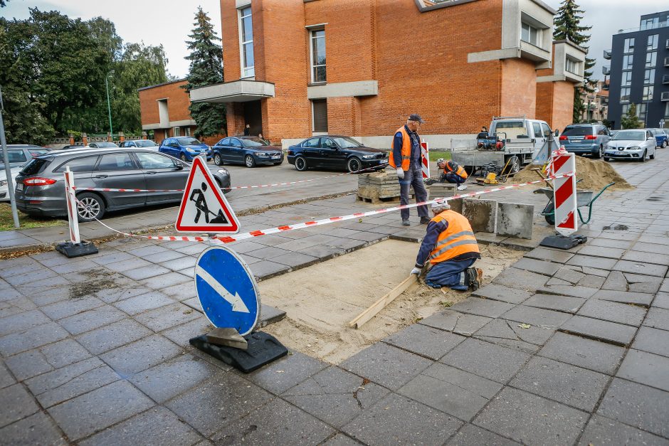 Atnaujinamas Santuokų rūmų kiemas