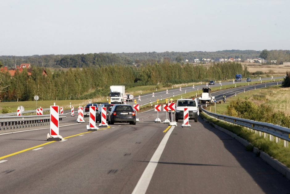 Pradėjo remontuoti kelią į Palangą