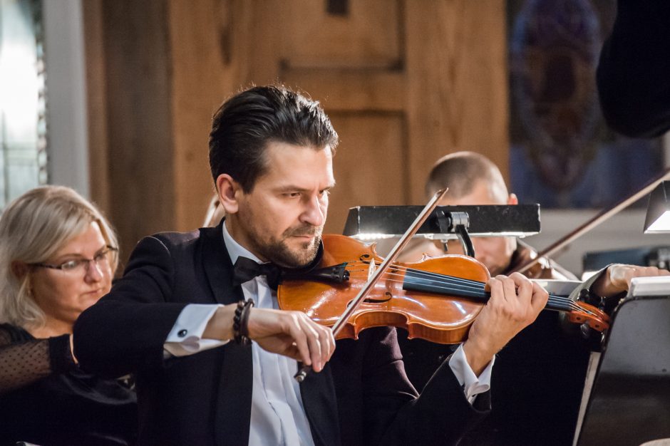 Jubiliejinių teatro metų vartai atsivėrė nuostabiai muzikai