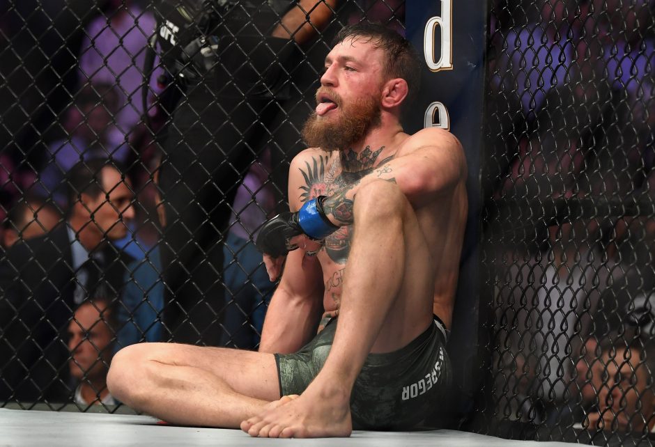 Brangiausioje UFC kovoje Ch. Nurmagomedovas prismaugė C. McGregorą ir sukėlė skandalą