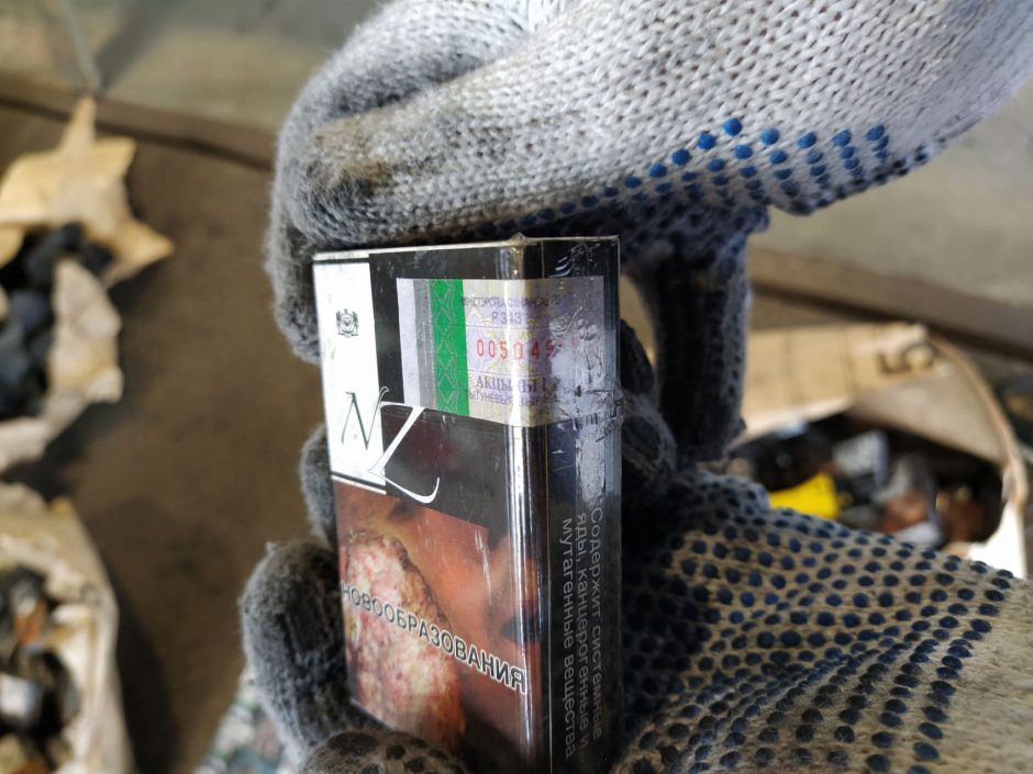 Muitininkai sulaikė anglių maišuose paslėptą cigarečių kontrabandą