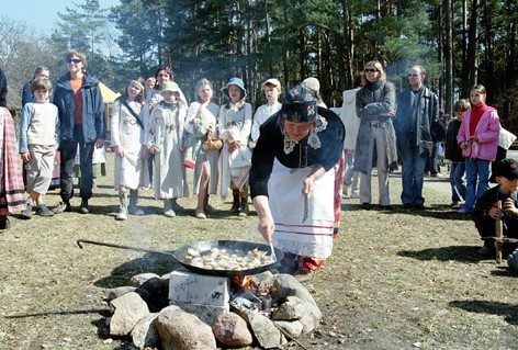 Kur ir kada surengtas pirmasis viešas šv. Velykų renginys Lietuvoje?