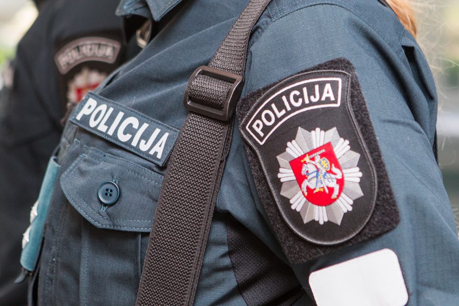 Vilniuje neblaivus policininkas su draugais užpuolė vairuotoją