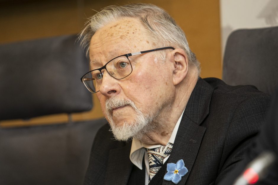 Nuo COVID-19 paskiepyti V. ir A. Adamkai, V. Landsbergis