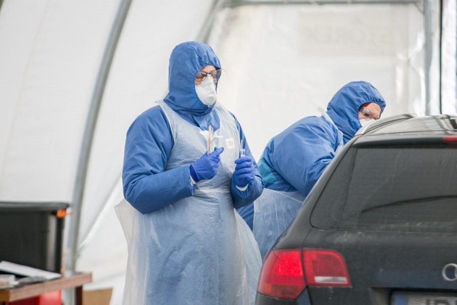 Įtarus, bet nepatvirtinus COVID-19, gyventojai bus kviečiami pakartotiniams tyrimams