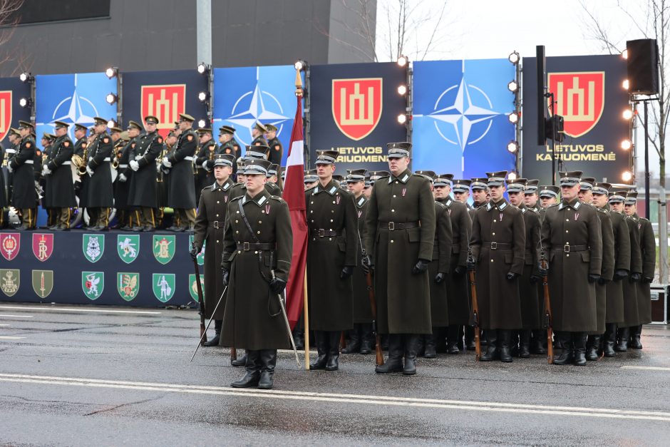 Iškilmingas karinis paradas Vilniuje