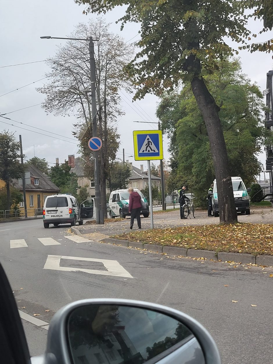 Į Petrašiūnus skubėjo pareigūnai: kilo konfliktas, sumuštas vyras