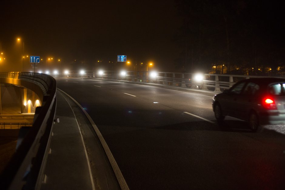 Rajoniniai keliai provėžoti, naktį eismą sunkins rūkas
