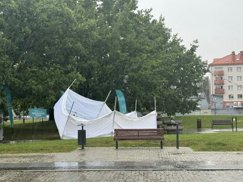 Stichija užklupo Klaipėdą ir visą Vakarų Lietuvą: į krantą išmesta jachta