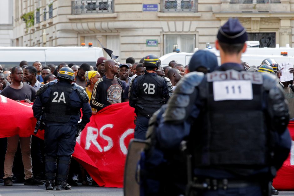 Šimtai migrantų okupavo Paryžiaus Panteoną