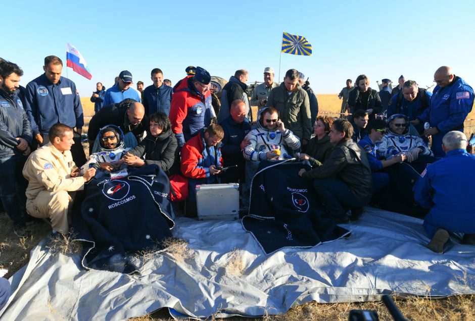 JAE, JAV ir Rusijos astronautai iš TKS sėkmingai grįžo į Žemę