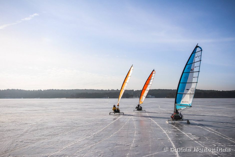 Europos „Ice-blokart“ ledrogių čempionate – ir gamtos pokštai