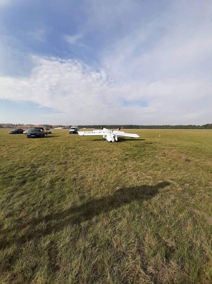 Pociūnų aerodrome nukrito lėktuvas, pilotai išvežti į ligoninę