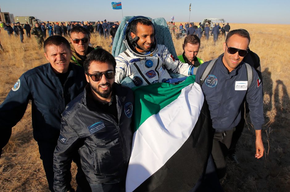 JAE, JAV ir Rusijos astronautai iš TKS sėkmingai grįžo į Žemę