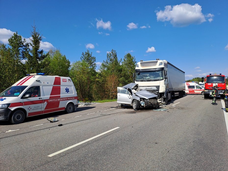 Zarasų rajone – tragiška avarija: žuvo vairuotojas ir keleivė
