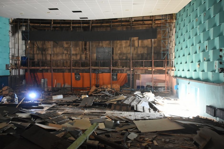 Panevėžio „Garso“ kino teatras pradedamas griauti ruošiantis naujo menų centro statyboms