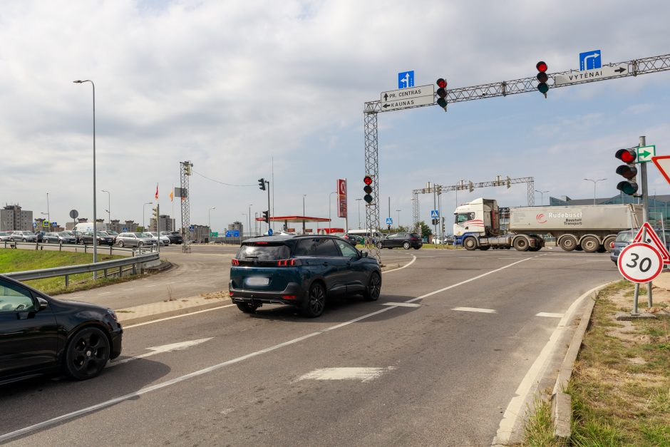 Vytėnų gyventojas: šviesoforas neveikia, neįmanoma išvažiuoti