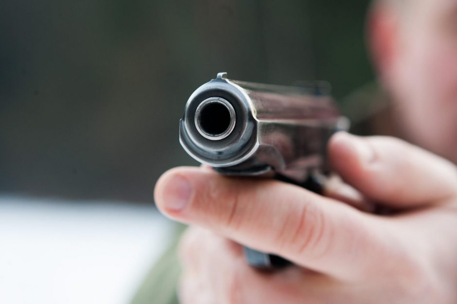 Vilniuje iš pneumatinio pistoleto šaudęs vyras pataikė į traukinį