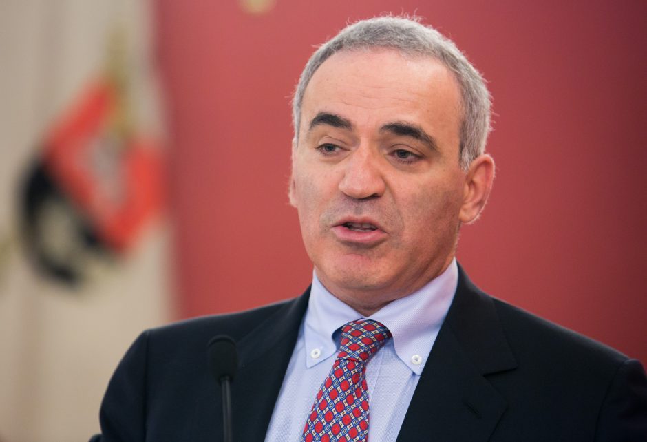 G. Kasparovas ragina ES įsileisti smerkiančius Kremliaus režimą rusus, bet ne turistus