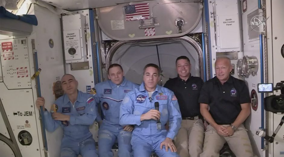 „SpaceX“ erdvėlaiviu atskridę JAV astronautai perėjo į TKS