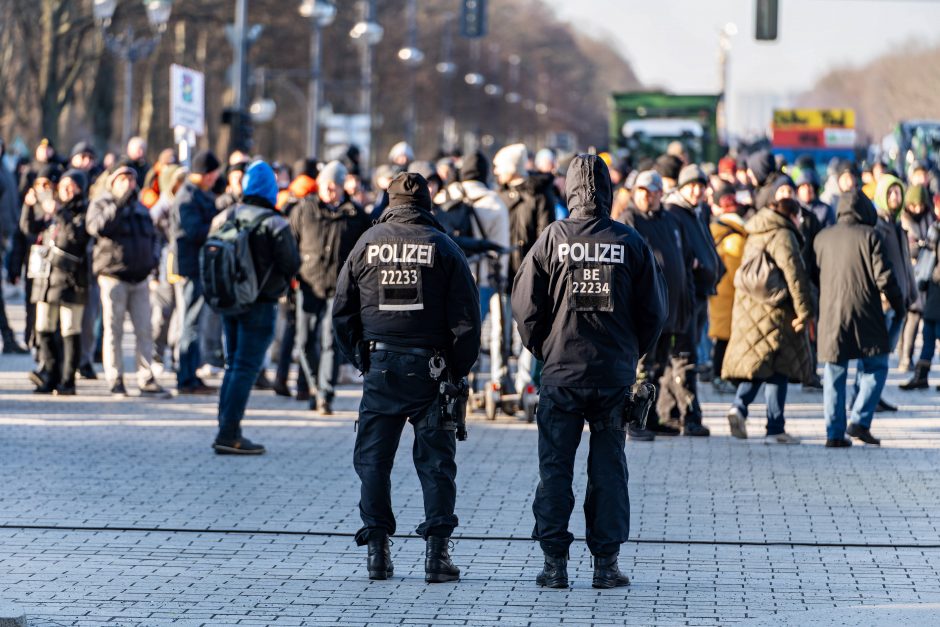 Berlyno policija: per eitynes įsiplieskus smurtui sužeistas 21 pareigūnas