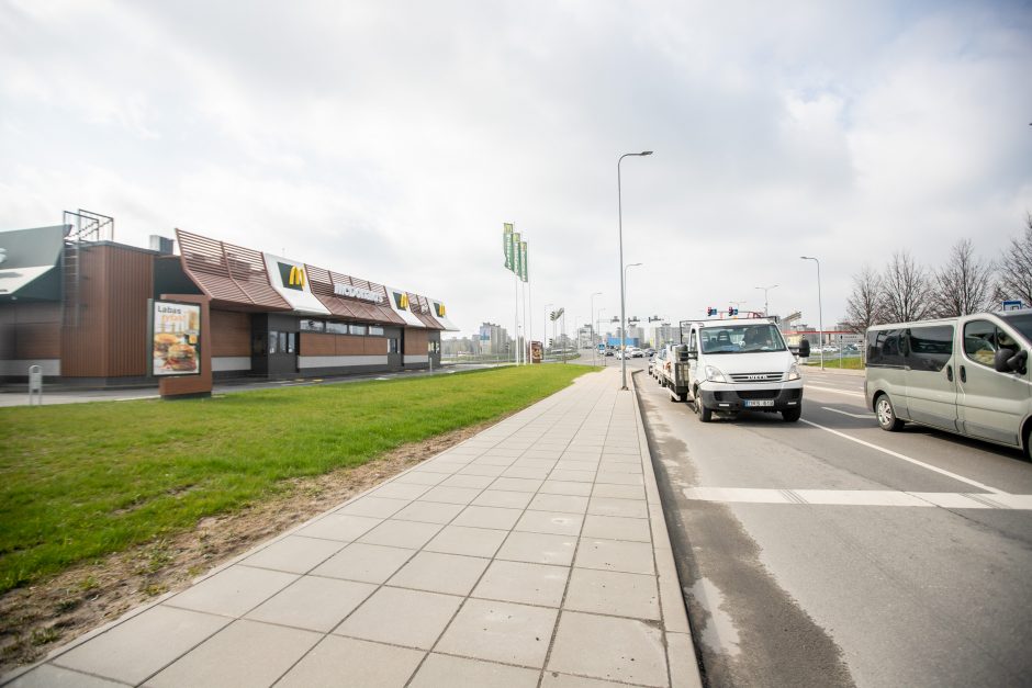 Savivaldybė apie automobilių spūstis prie „McDonald‘s“: ieškoma sprendimų