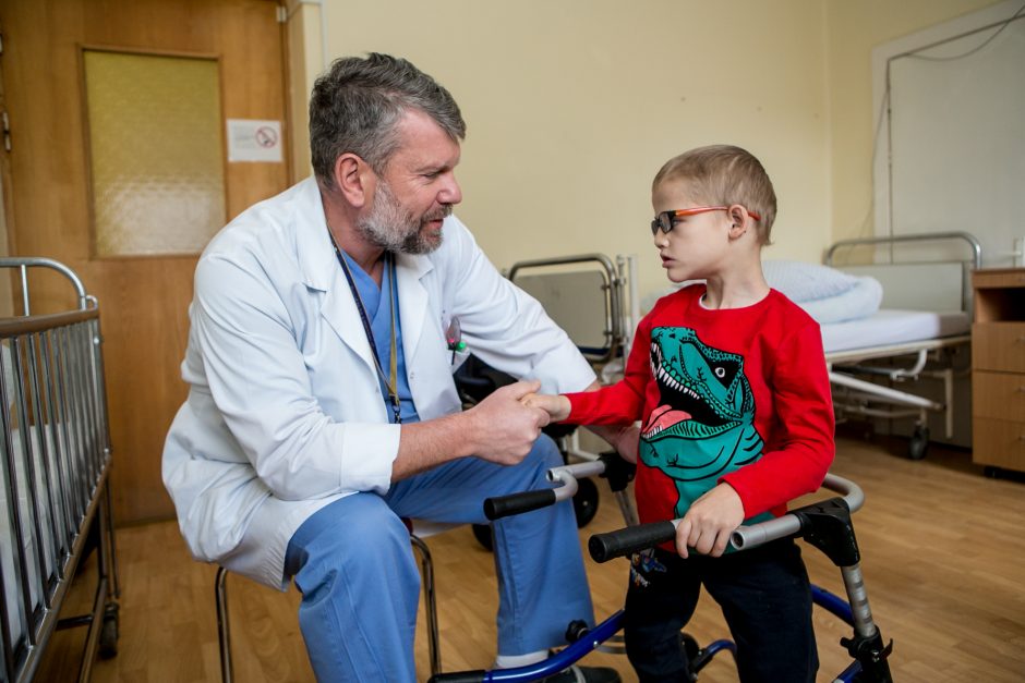 Vaikų mylimas profesorius E. Čekanauskas pacientų sveikatos būklės nedramatizuoja