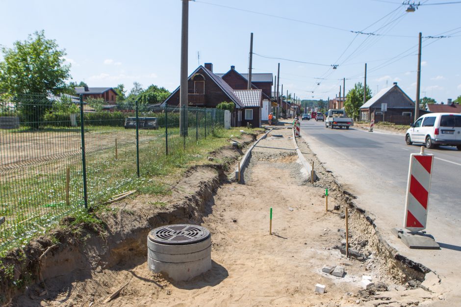 Kaunietė apie šaligatvio remontą: iš namų daugiau nei mėnesį neišvažiuojame