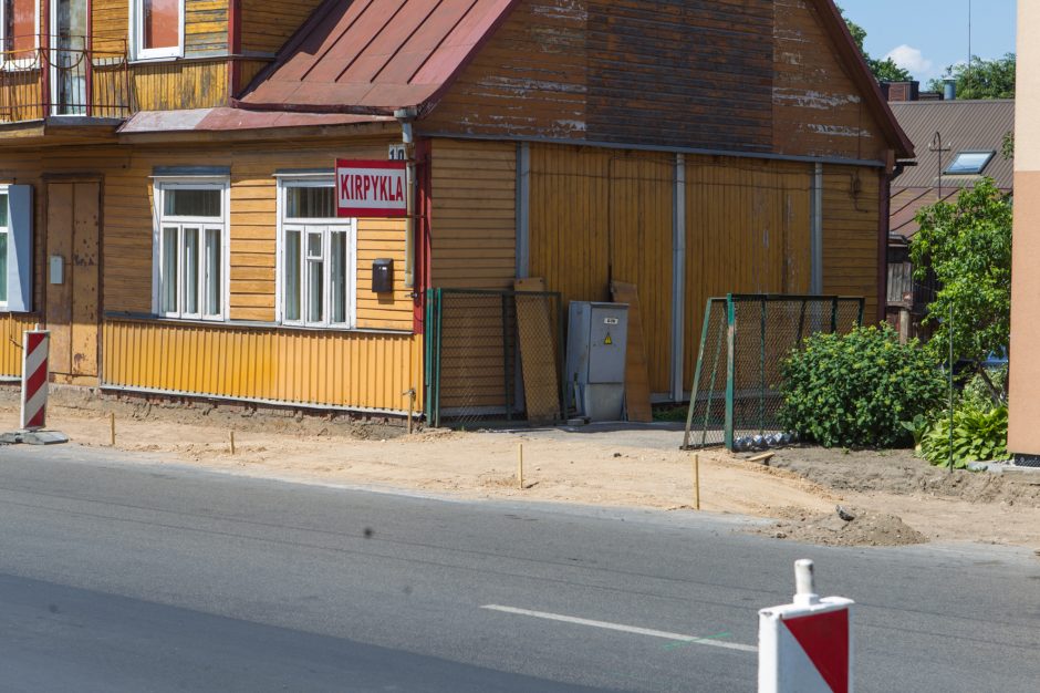 Kaunietė apie šaligatvio remontą: iš namų daugiau nei mėnesį neišvažiuojame