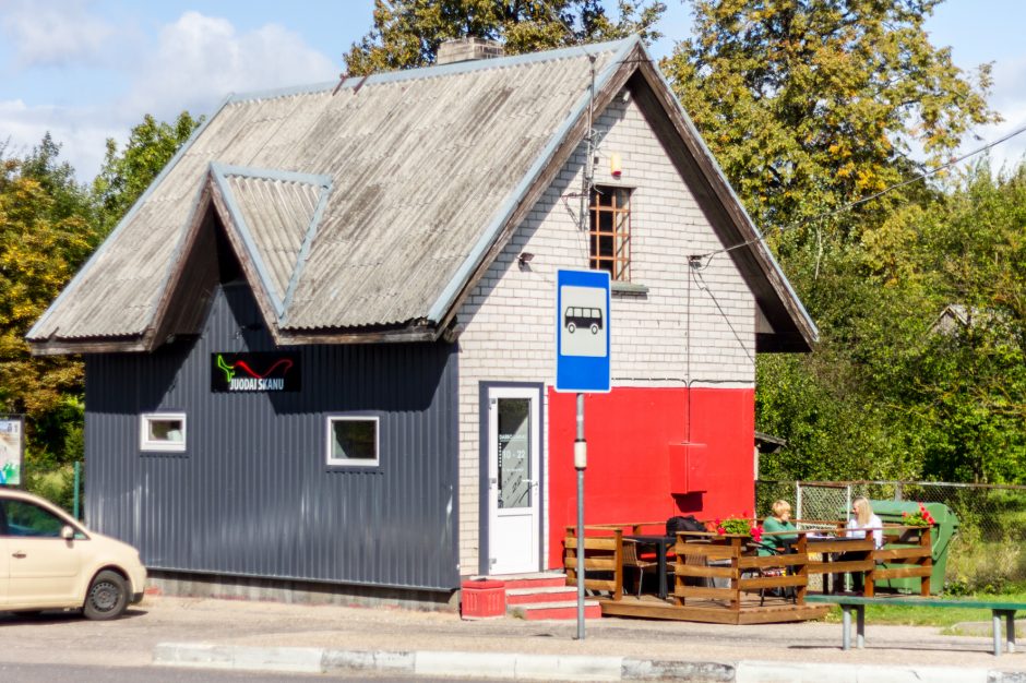 Darbo vietas Vilkijoje kuria ir turizmas: autobusų stotelėje valgyti nebereikia