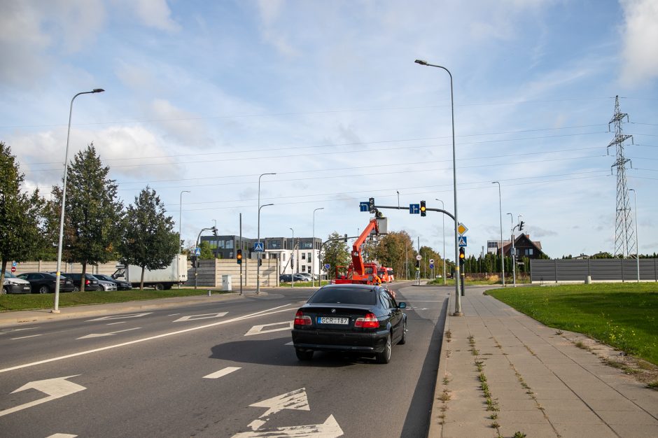 Vairuotojų nervus tampo sankryža netoli „Megos“