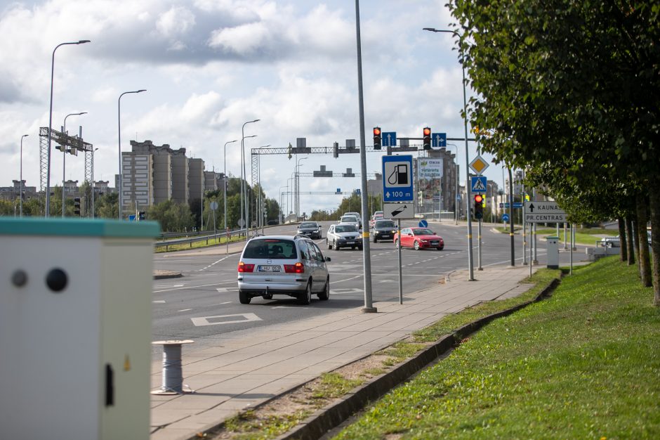 Vairuotojų nervus tampo sankryža netoli „Megos“