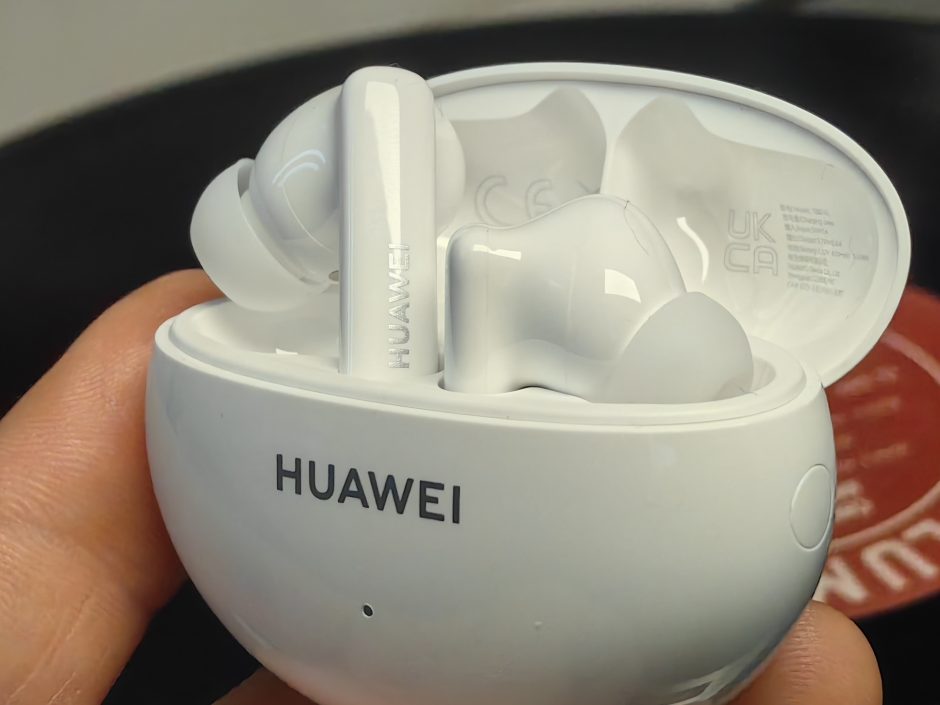 Belaidžių ausinių „Huawei FreeBuds 5i“ apžvalga: išskirtinis dizainas ir aukštos kokybės garsas