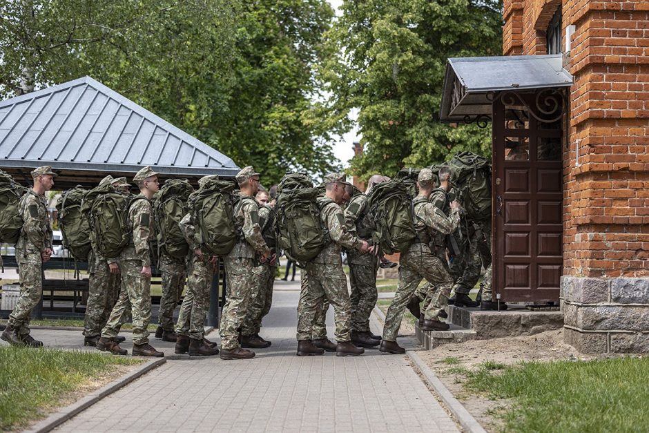 Karinius vienetus Lietuvoje papildė per 750 šauktinių