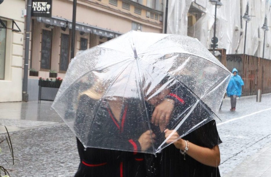 Nepamirškite pasiimti skėčių: į Lietuvą atslinks lietingesni orai