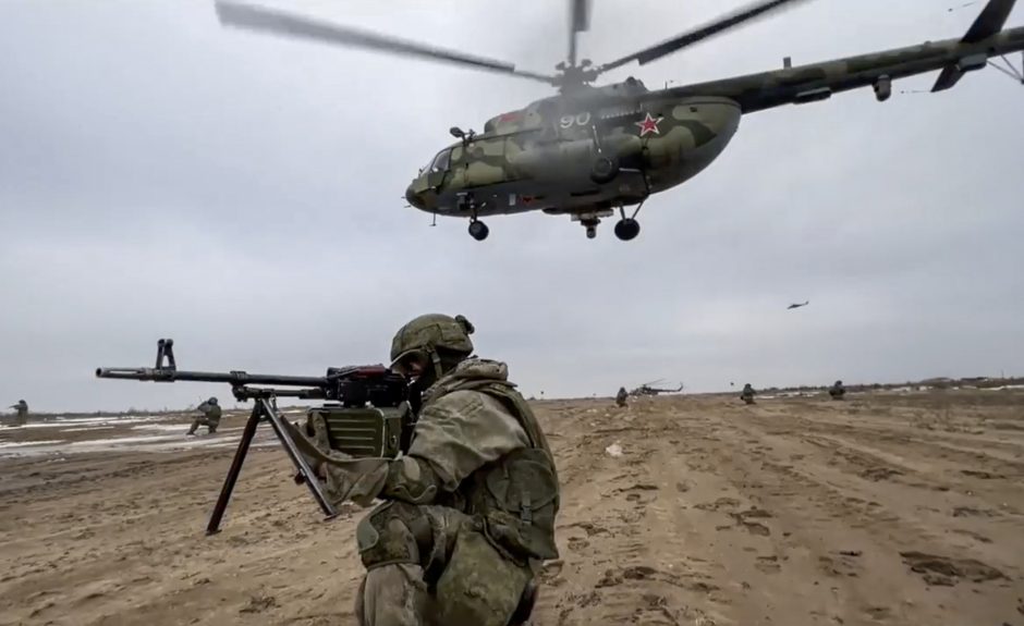 Rusijos kariai lieka Baltarusijoje: teigia, kad to priežastis – didėjanti įtampa Ukrainoje