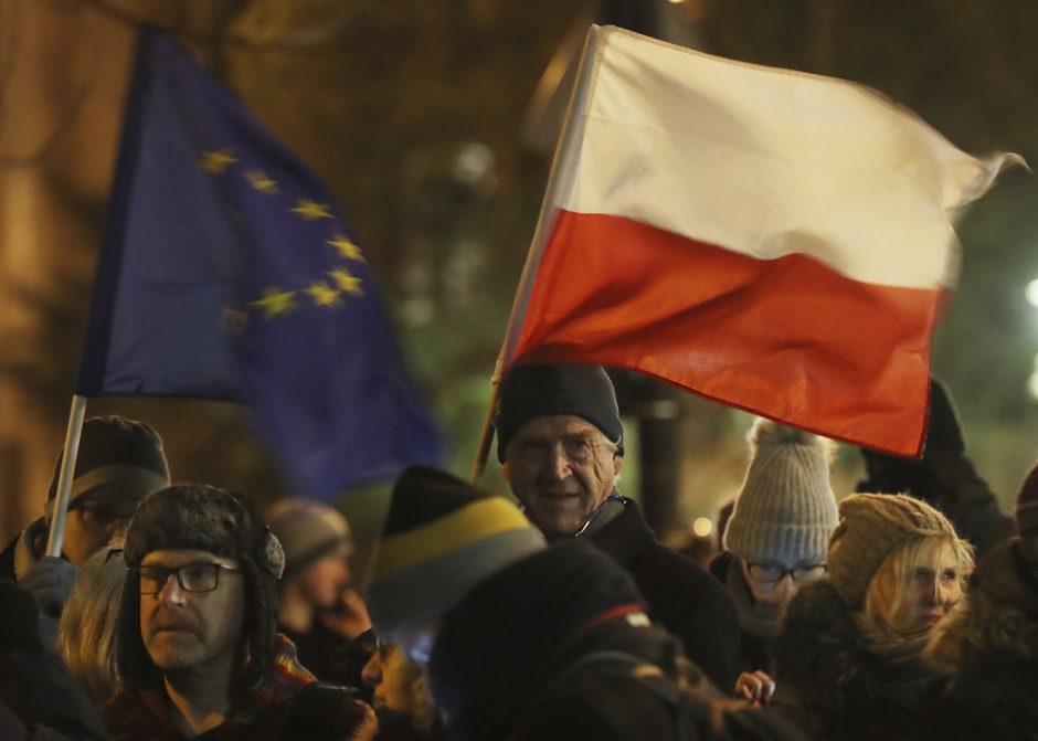 Lenkijos parlamentas patvirtino kontroversišką įstatymą dėl teisėjų drausminimo