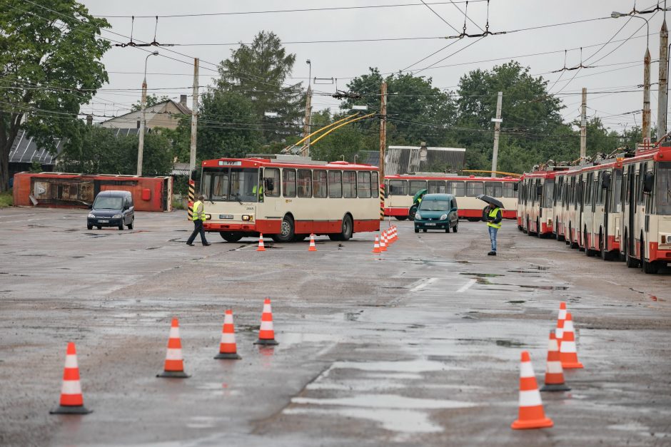 Sostinės viešojo transporto vairuotojai varžėsi meistriškumo varžybose