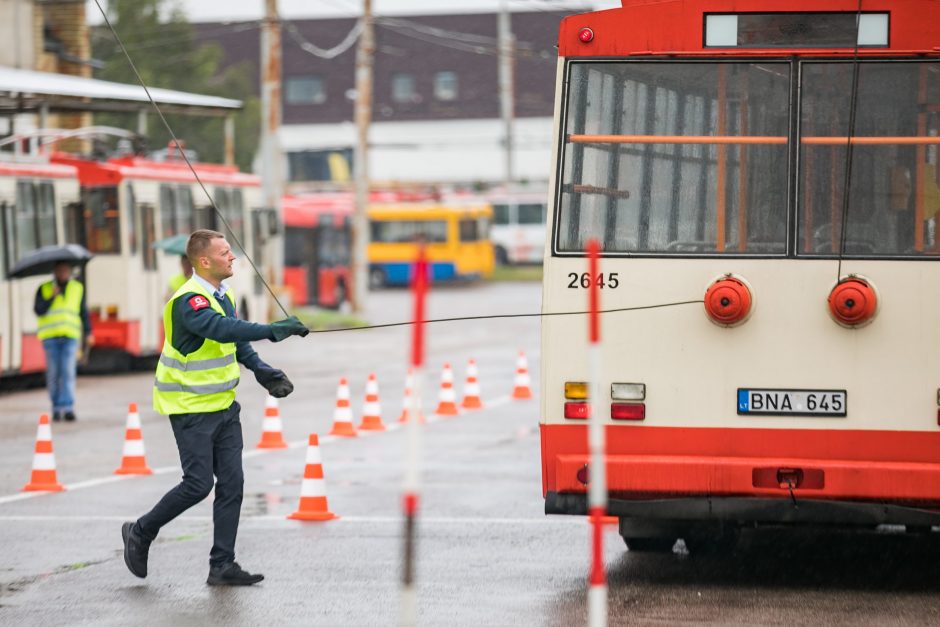 Sostinės viešojo transporto vairuotojai varžėsi meistriškumo varžybose