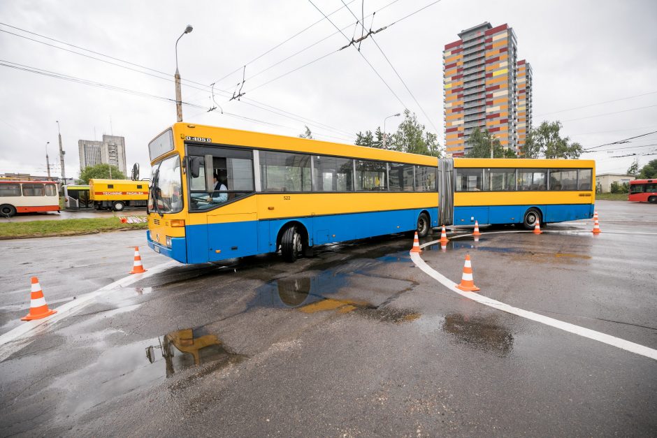 Sostinės viešojo transporto vairuotojai varžėsi meistriškumo varžybose