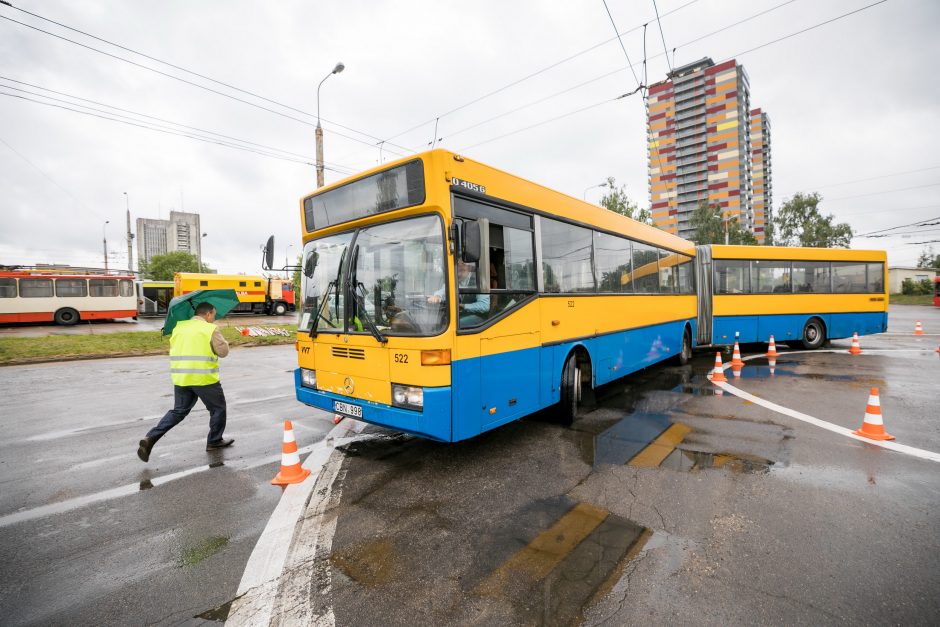 Sostinės viešojo transporto vairuotojai varžėsi meistriškumo varžybose