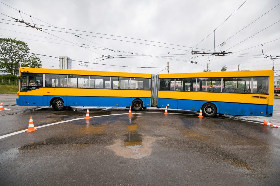 Sostinės viešojo transporto vairuotojai varžėsi meistriškumo varžybose