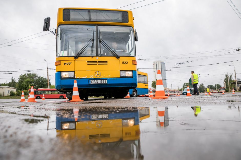 Sostinės viešojo transporto vairuotojai varžėsi meistriškumo varžybose