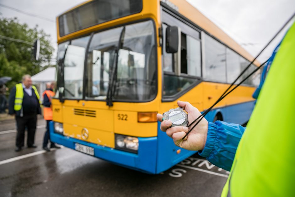 Sostinės viešojo transporto vairuotojai varžėsi meistriškumo varžybose